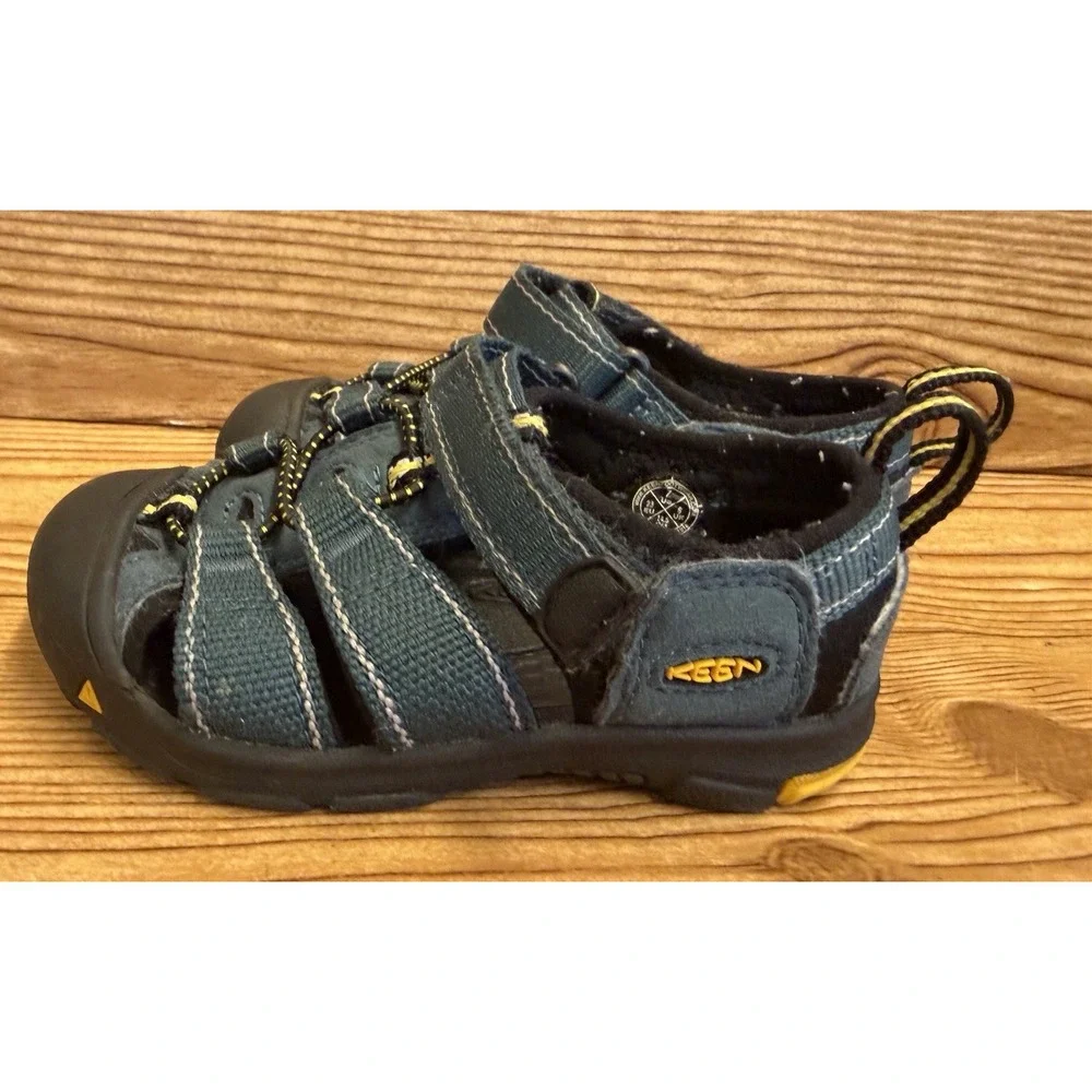 KEEN Newport H2 Kids Washable Closed Toe Hook & Loop Sandals Blue 7 Toddler